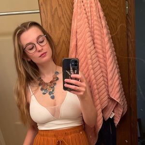 Meet your Posher, Nadia